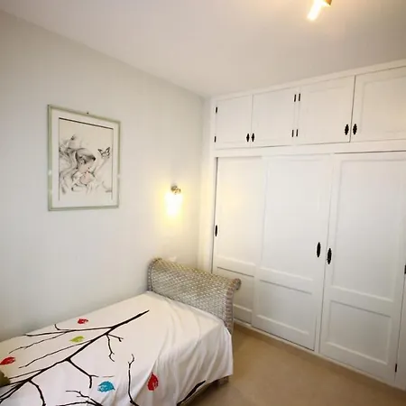 Fabulous Two Bedroom Near Vistas In Cristianos Apartmán